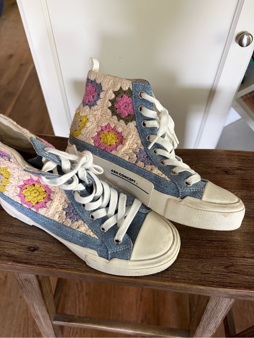 Goa Crotchet Mid-Top Sneaker size 37 6.5